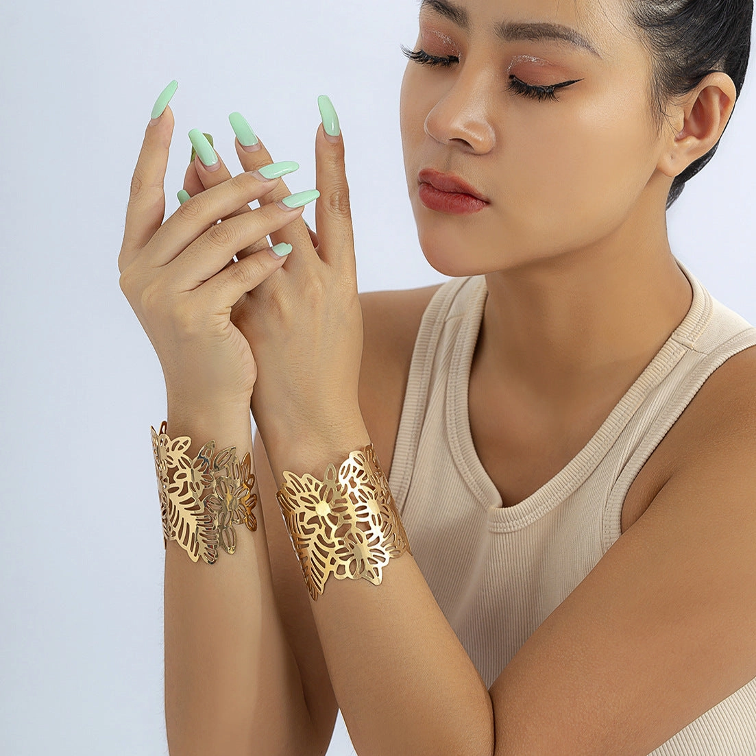 Wholesale Hollow Leaf Metal Bracelet