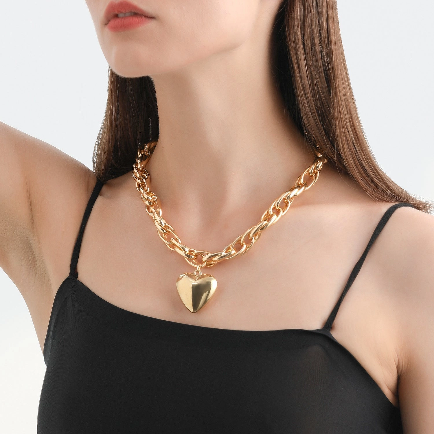 Wholesale Hollow Out Thick O-shaped Chain Large Peach Heart Pendant Alloy Necklace