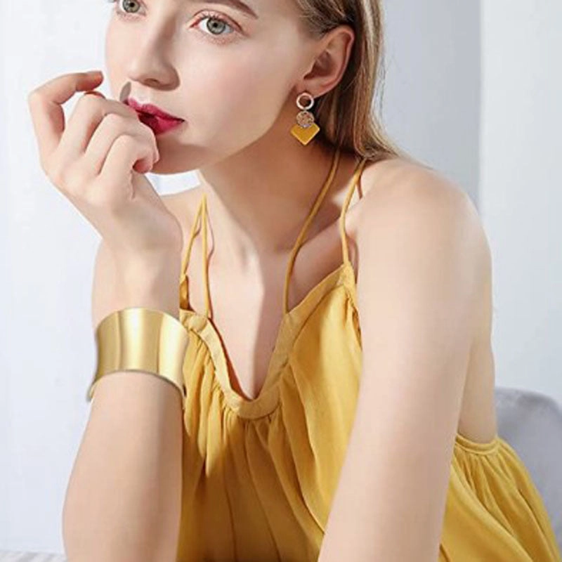 Wholesale Hollowed Out Exaggerated Simple and Generous Metal Openings Bracelet