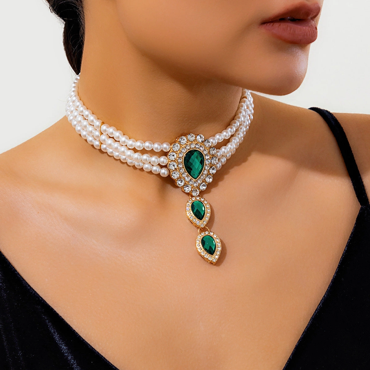Wholesale Imitation Pearl Inlaid Diamond Gemstone Necklace Retro Style Beaded Choker Necklace