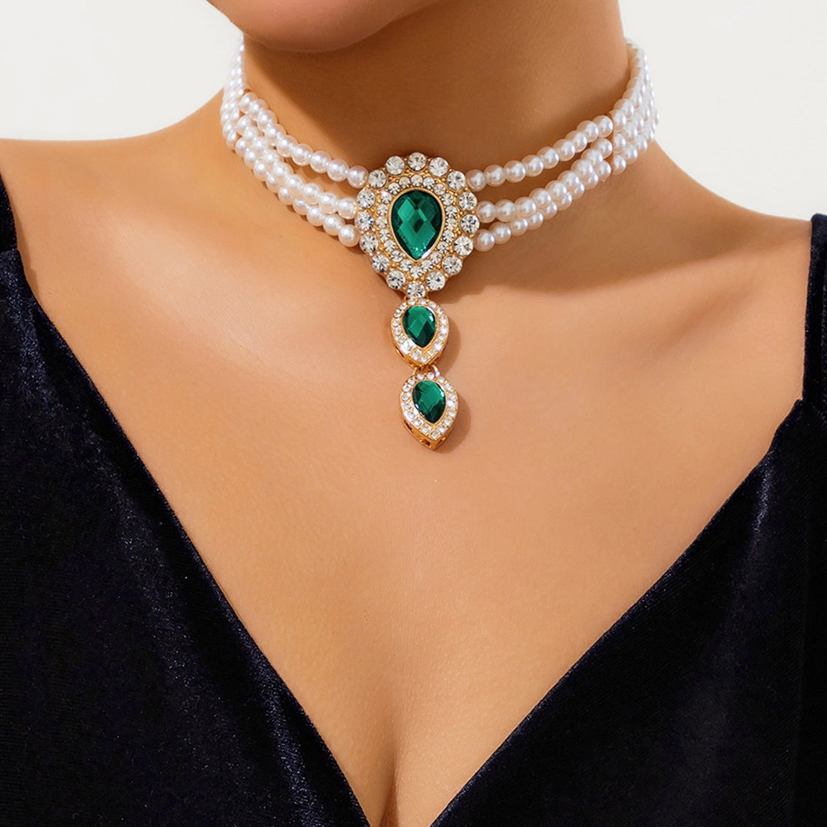 Wholesale Imitation Pearl Inlaid Diamond Gemstone Necklace Retro Style Beaded Choker Necklace