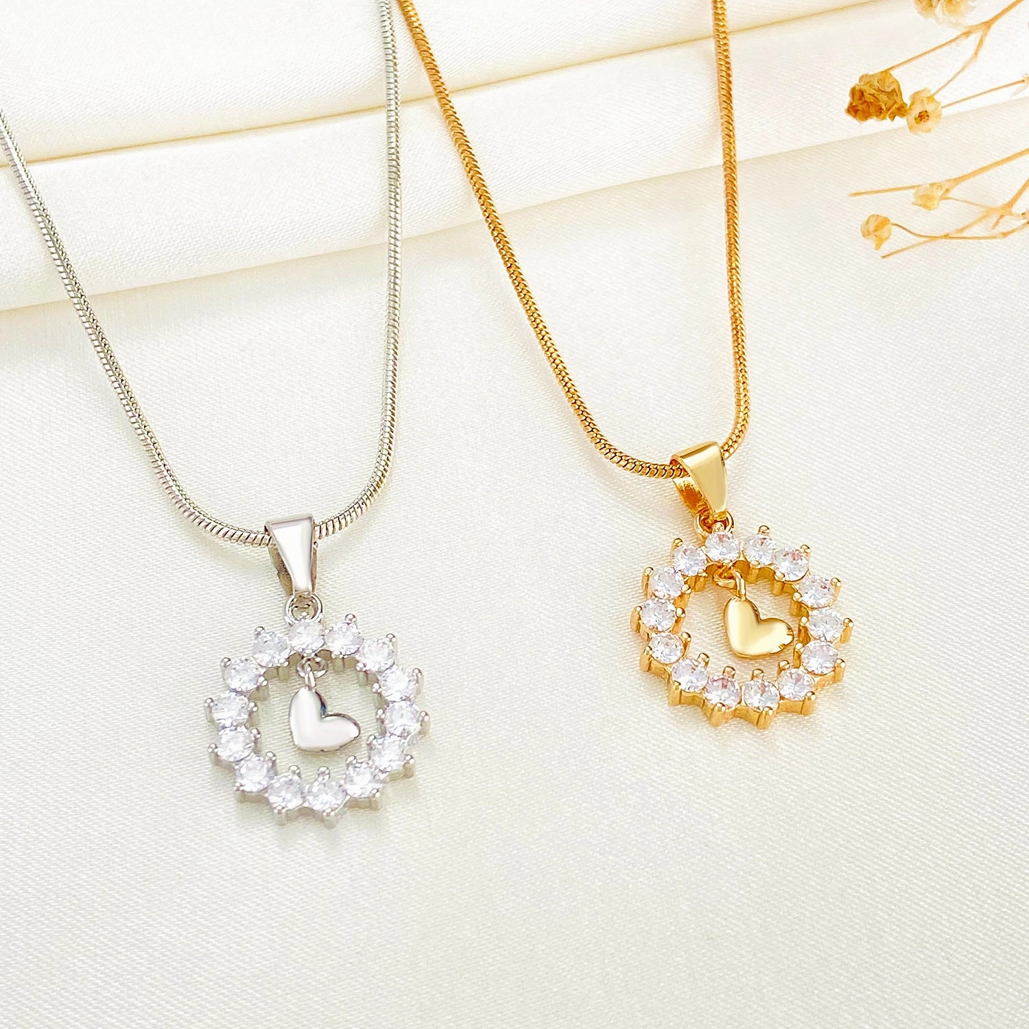 Wholesale Love Hollow Diamond Clavicle Chain Necklace