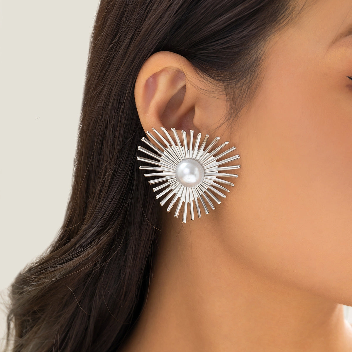 Wholesale Metal Wind Retro Geometric Heart Burr Earrings
