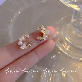 Wholesale Mini Pearl Flower Alloy Earrings