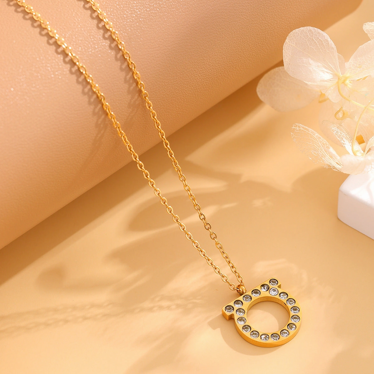 Wholesale Minimalist D-letter Titanium Steel Pendant with Diamond