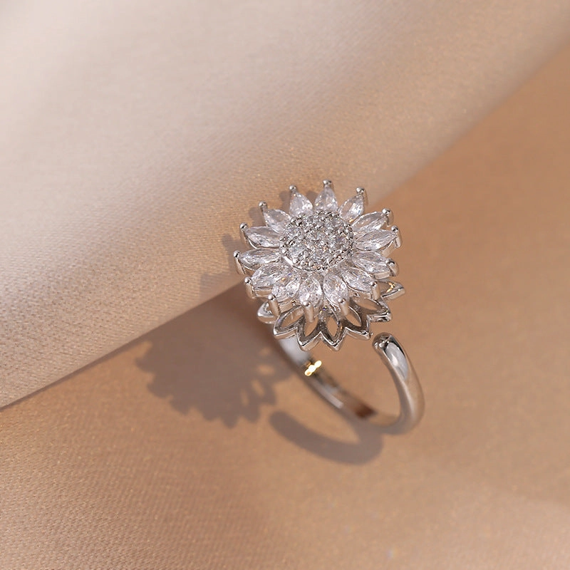 Wholesale New Arrival Diamond-encrusted Sunflower Ins Ring Rotatable Clavicle Chain Jewelry