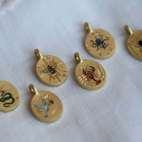 Wholesale Oval Hand-painted Totem Pendants Stainless Steel Necklace
