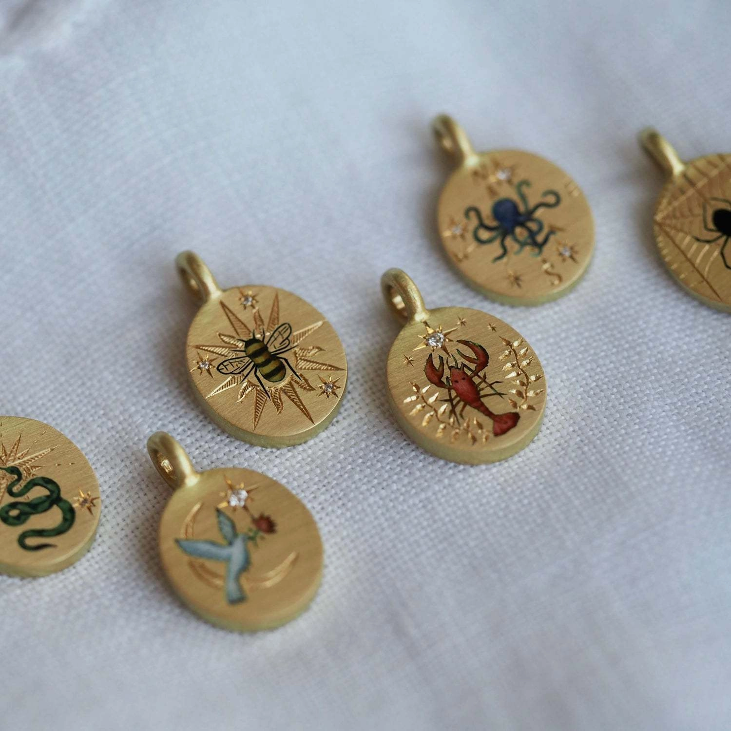 Wholesale Oval Hand-painted Totem Pendants Stainless Steel Necklace
