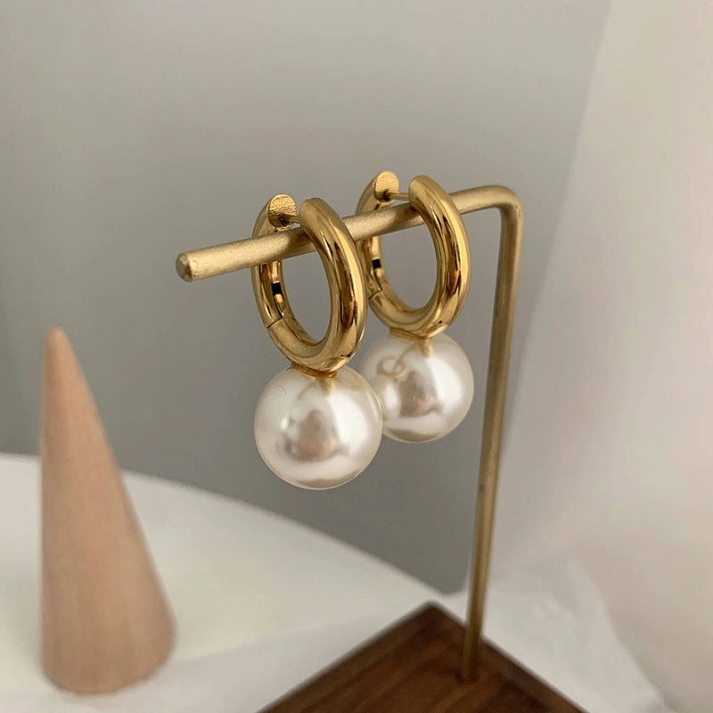 Wholesale Pearl Circle Alloy Earrings