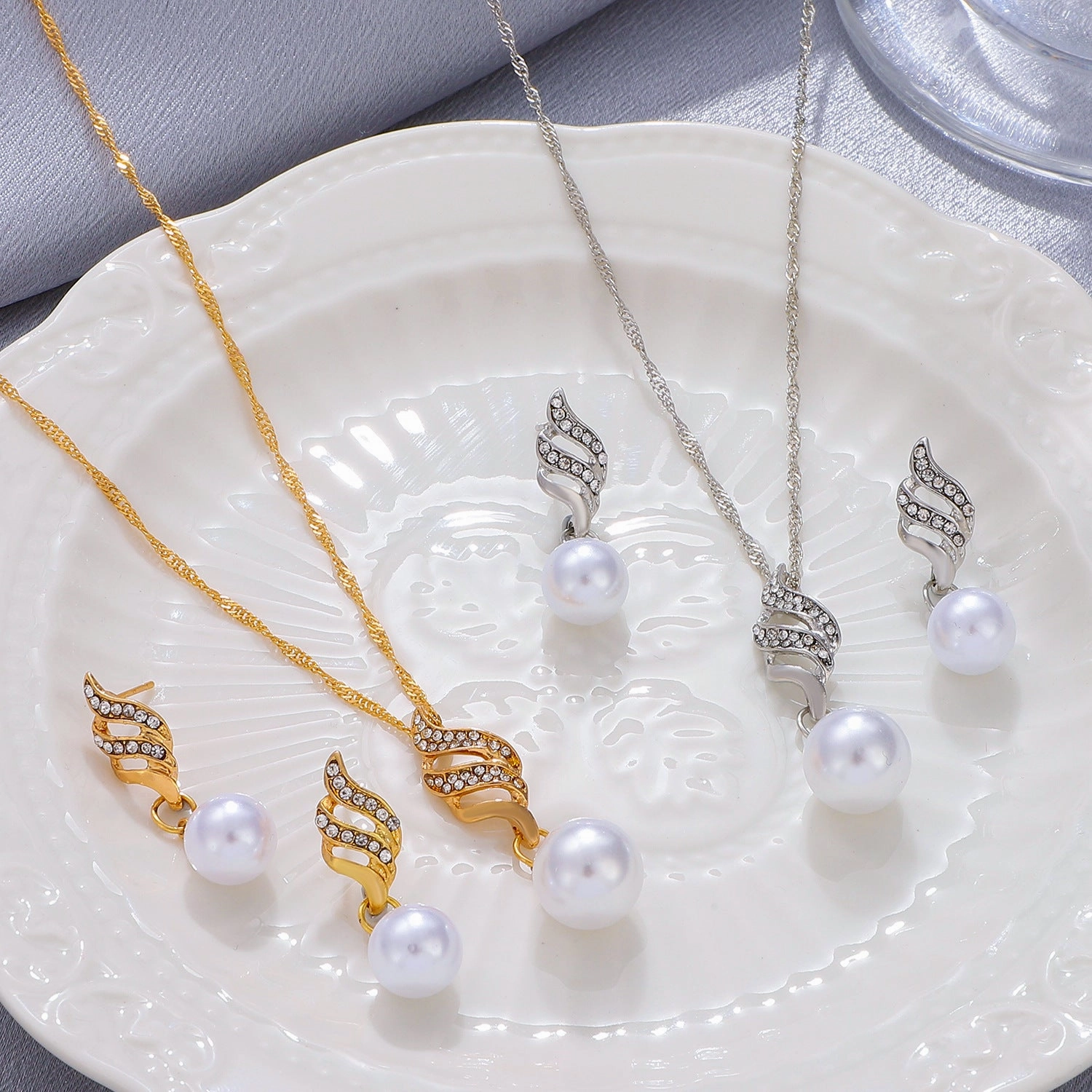Wholesale Pearl Diamond Alloy Earrings