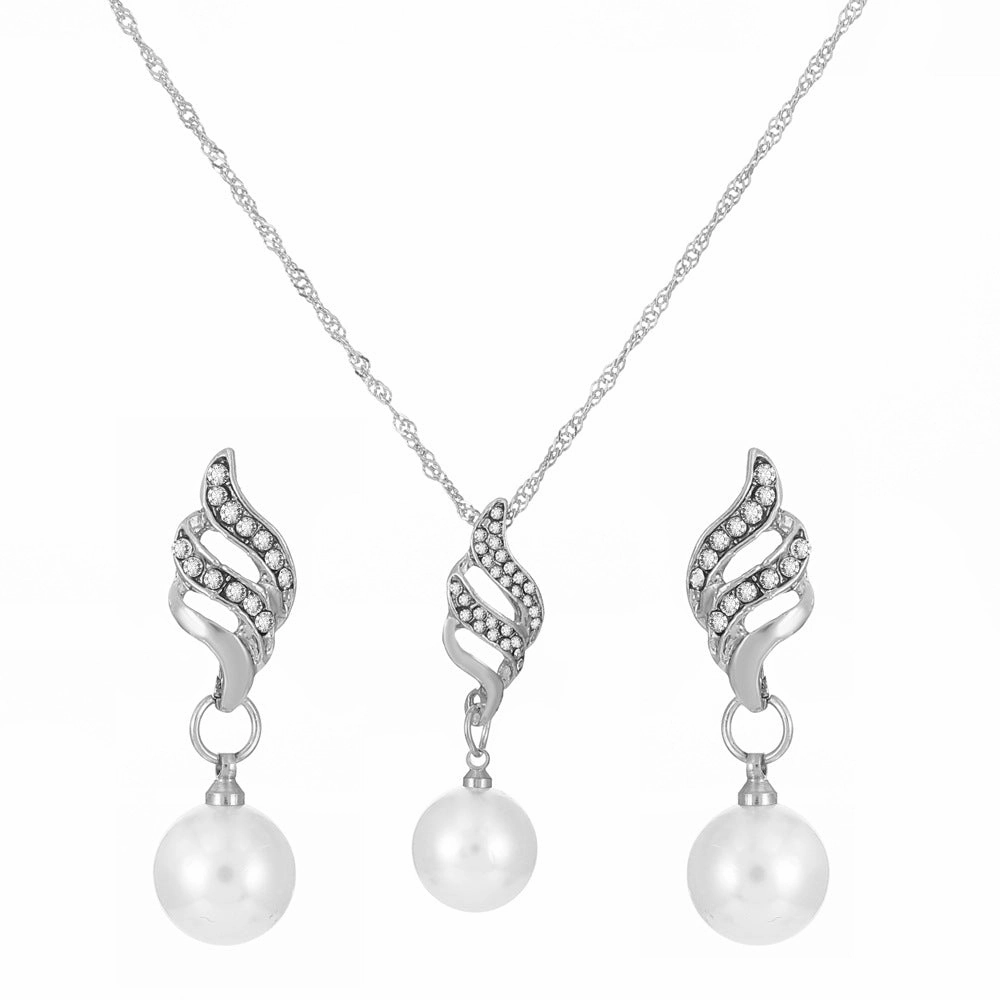 Wholesale Pearl Diamond Alloy Earrings