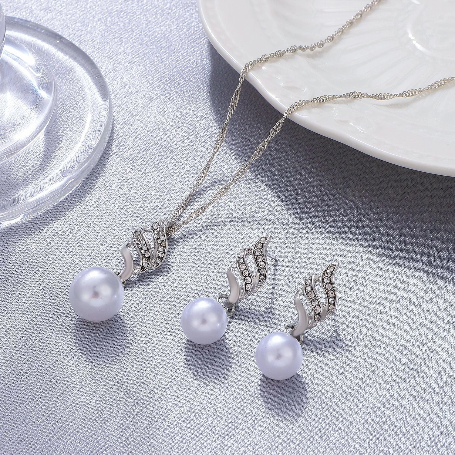 Wholesale Pearl Diamond Alloy Earrings