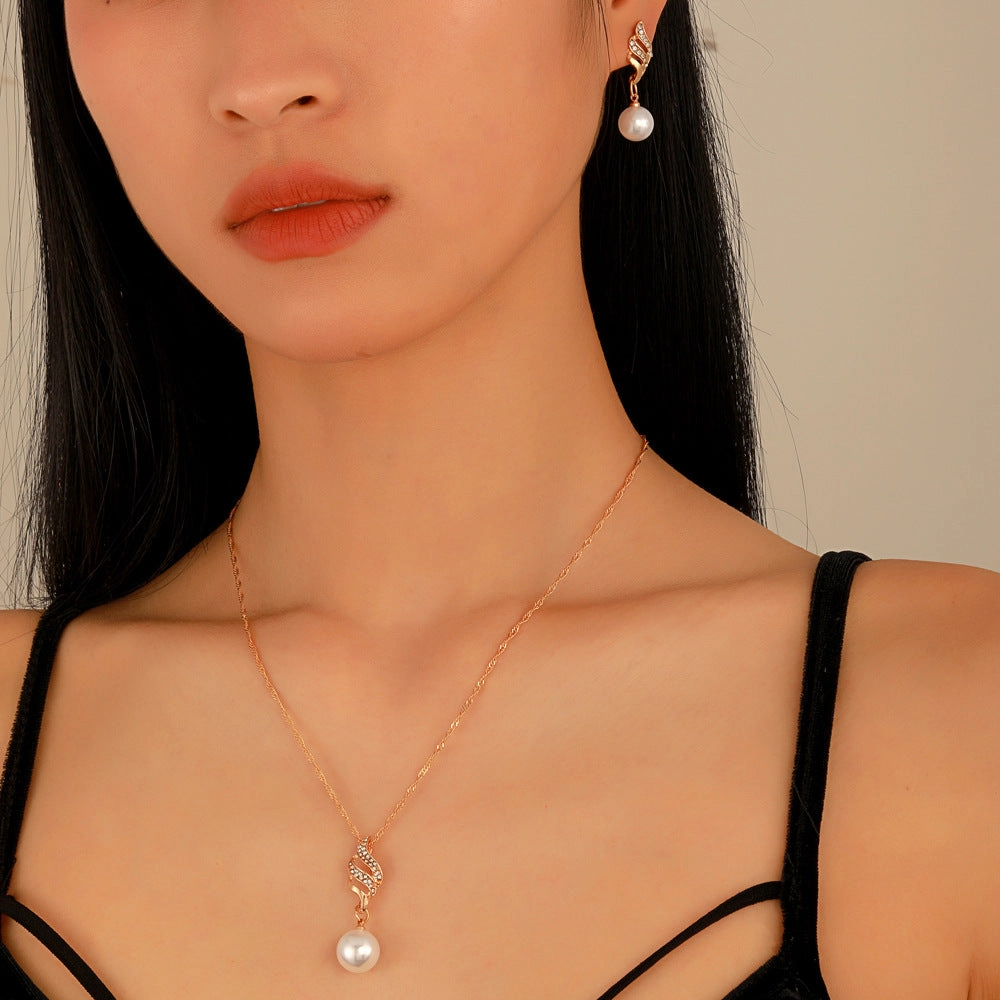 Wholesale Pearl Diamond Alloy Earrings