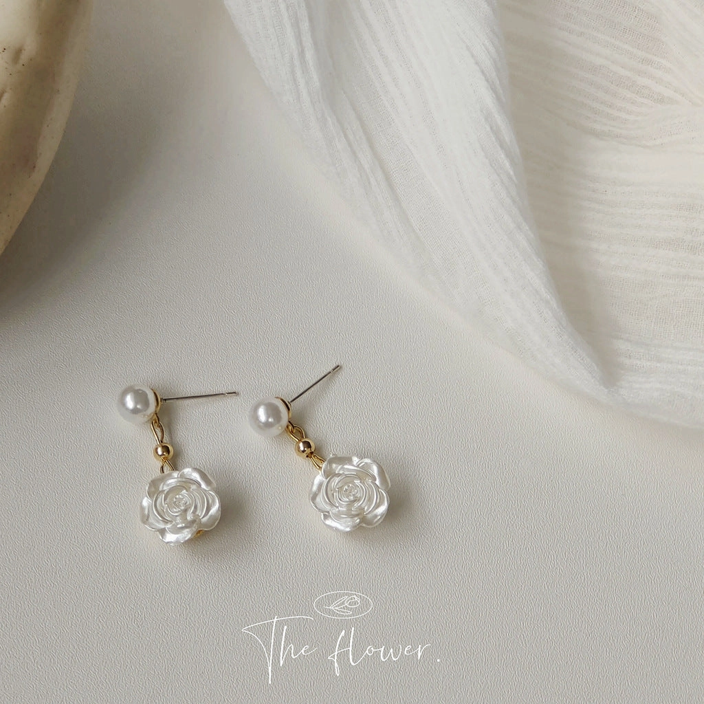 Wholesale Pearl Flower Alloy Earrings