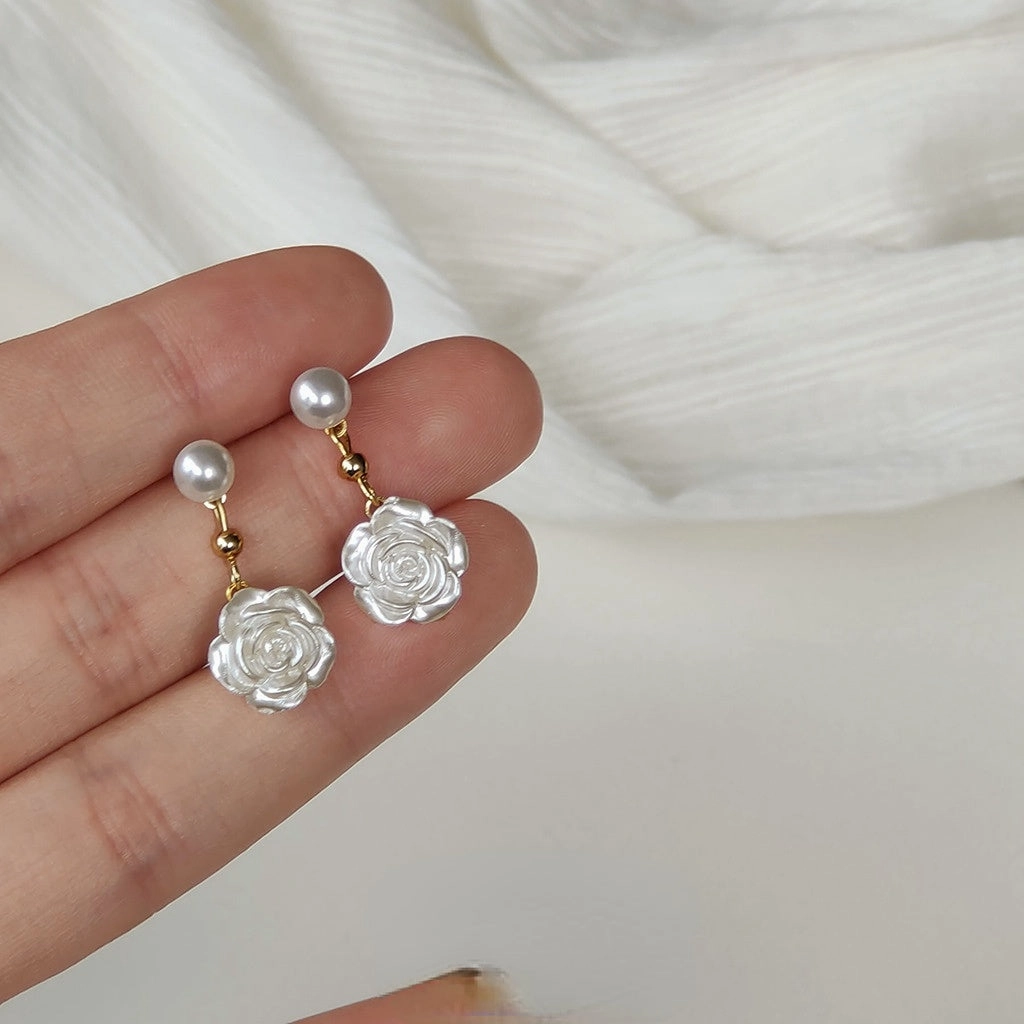 Wholesale Pearl Flower Alloy Earrings