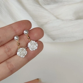 Wholesale Pearl Flower Alloy Earrings