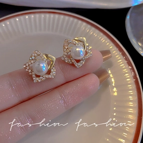 Wholesale Pearl Flower Diamond Alloy Earrings