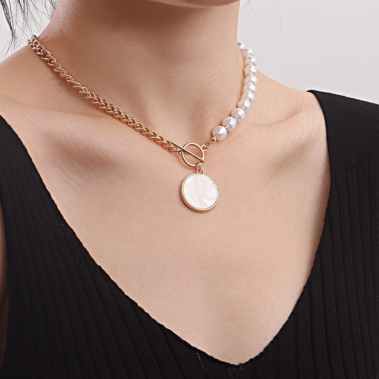 Wholesale Pearl Splicing Chain Imitation Fritillaria Pendant Alloy Necklace