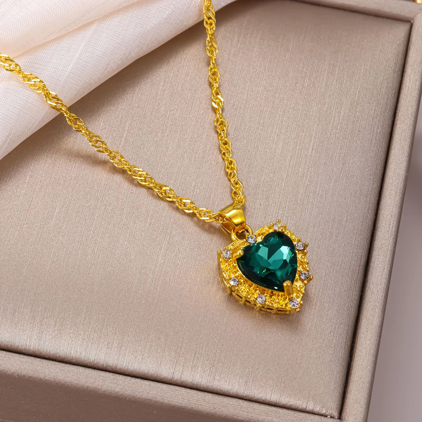 Wholesale Pink Diamond Heart Shaped Zircon Necklace