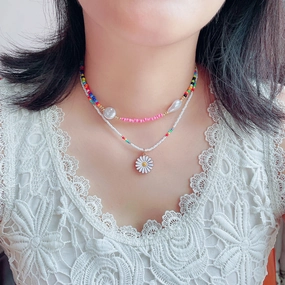 wholesale Plastic Colorful Hand Beaded Daisy Pendant Pearl Necklace