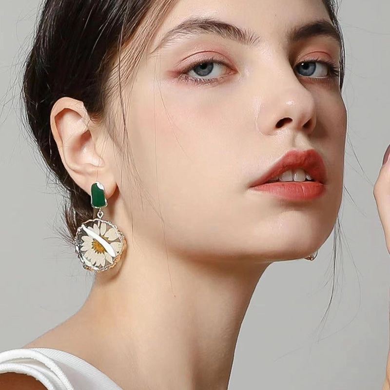 Wholesale Real Daisy Resin Drip Oil Amber Alloy Earrings