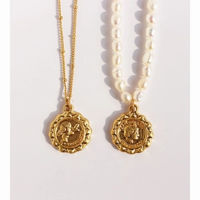 Wholesale Retro Avatar Round Card Pendant Little Angel Wings Pearl Necklace