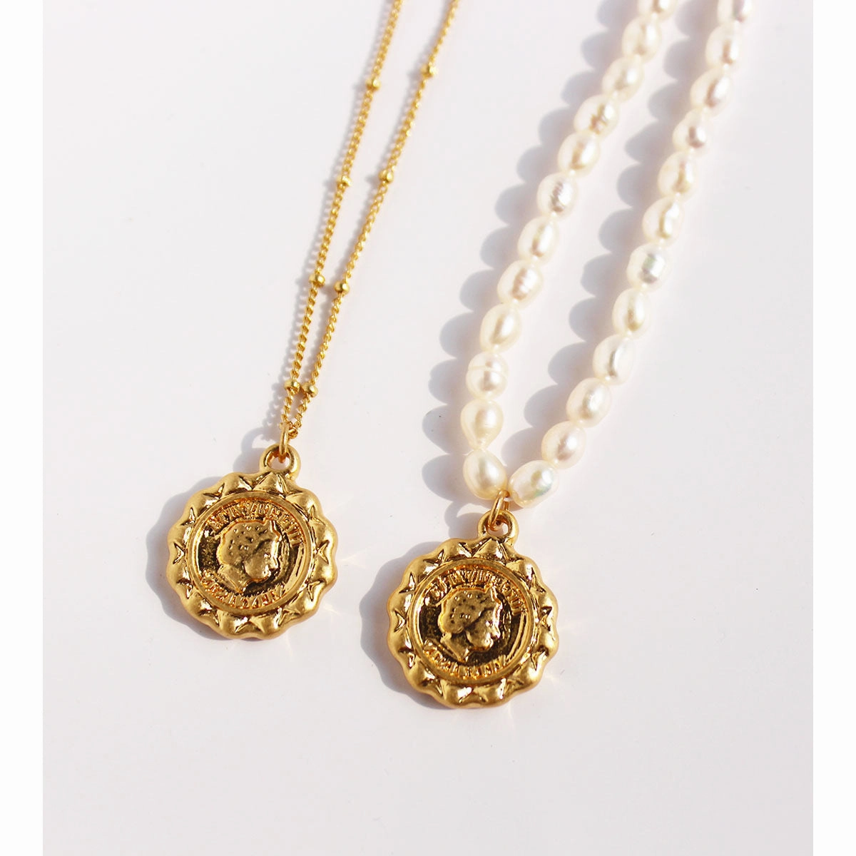 Wholesale Retro Avatar Round Card Pendant Little Angel Wings Pearl Necklace