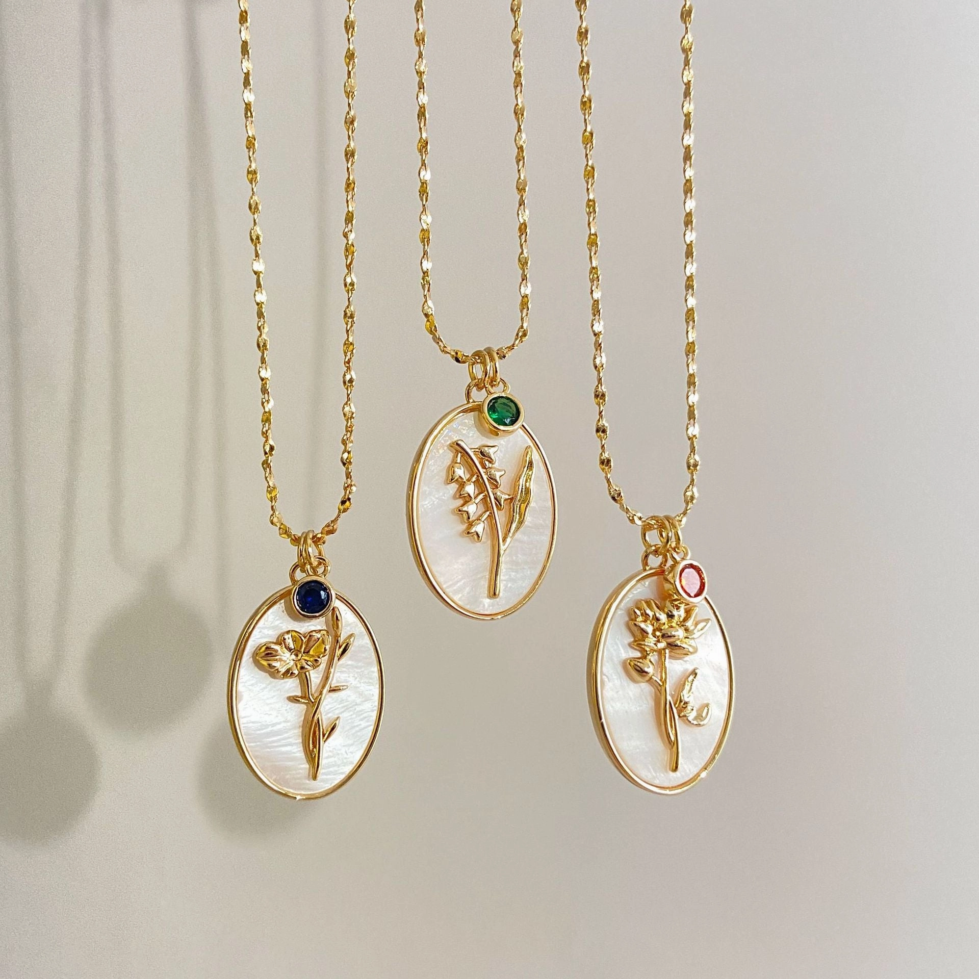 Wholesale Retro December Flower Oval Clavicle Gold Plated Necklace