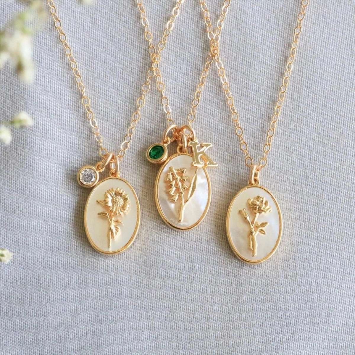 Wholesale Retro December Flower Oval Clavicle Gold Plated Necklace