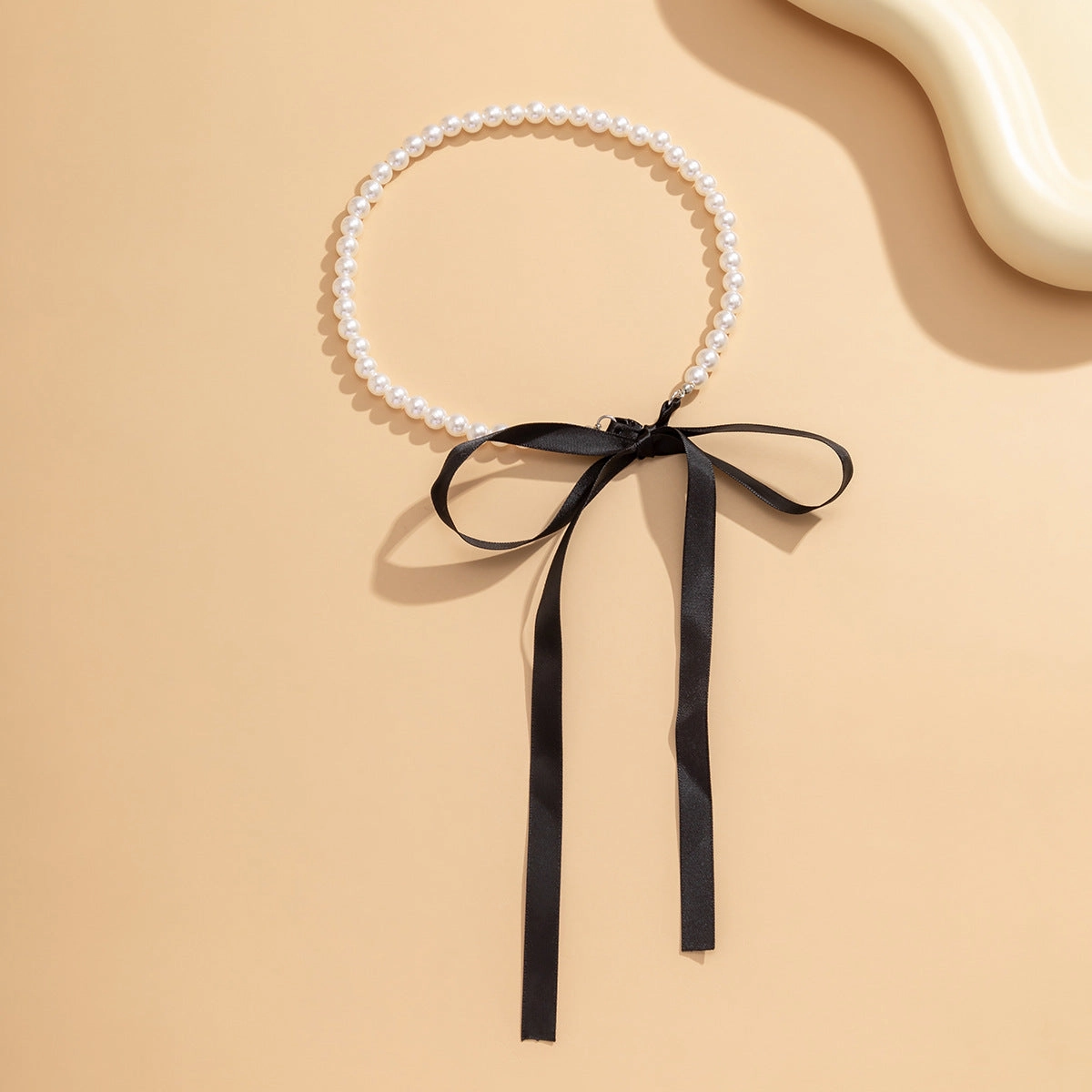Wholesale Retro Long Bows Celar Clasm Chain Cervical Chain Land Vented Pearl Necklace