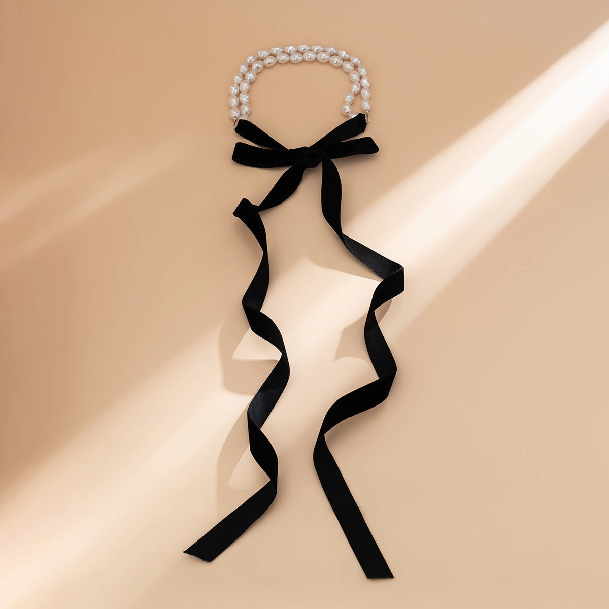 Wholesale Retro Long Bows Celar Clasm Chain Cervical Chain Land Vented Pearl Necklace