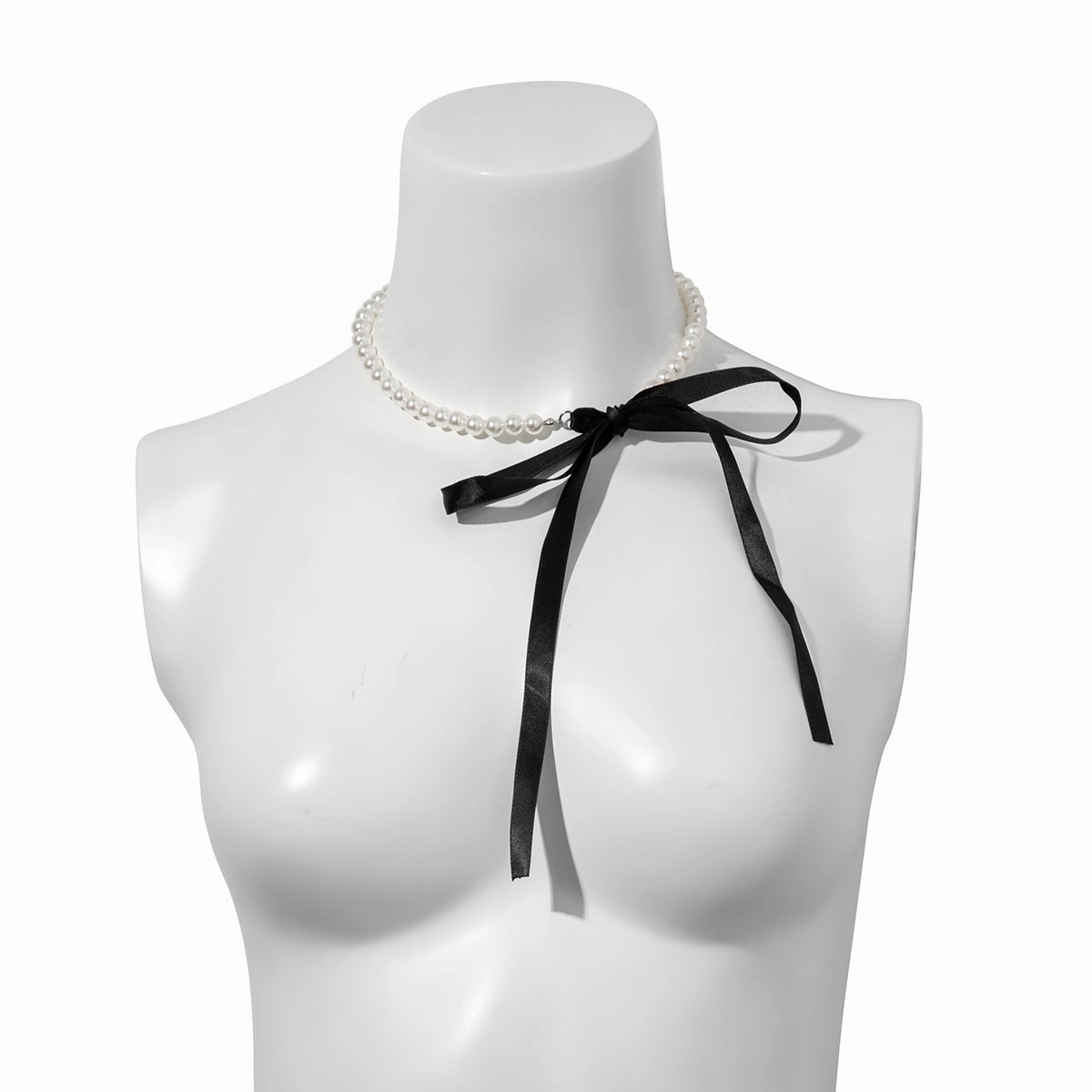 Wholesale Retro Long Bows Celar Clasm Chain Cervical Chain Land Vented Pearl Necklace