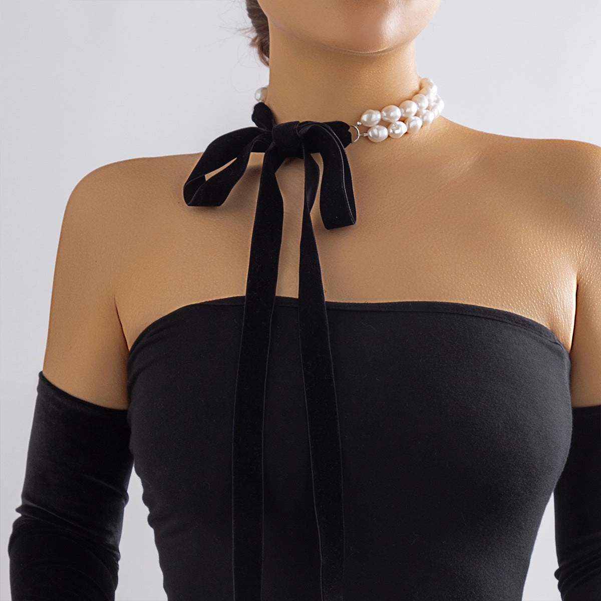 Wholesale Retro Long Bows Celar Clasm Chain Cervical Chain Land Vented Pearl Necklace