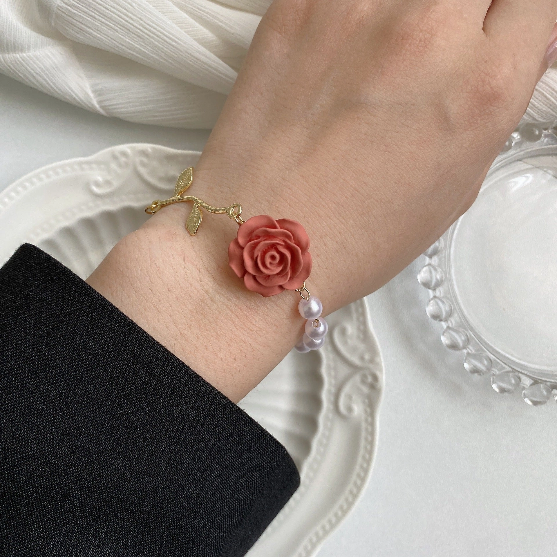 Wholesale Rose Flower Vintage Baroque Pearl Alloy Bracelet