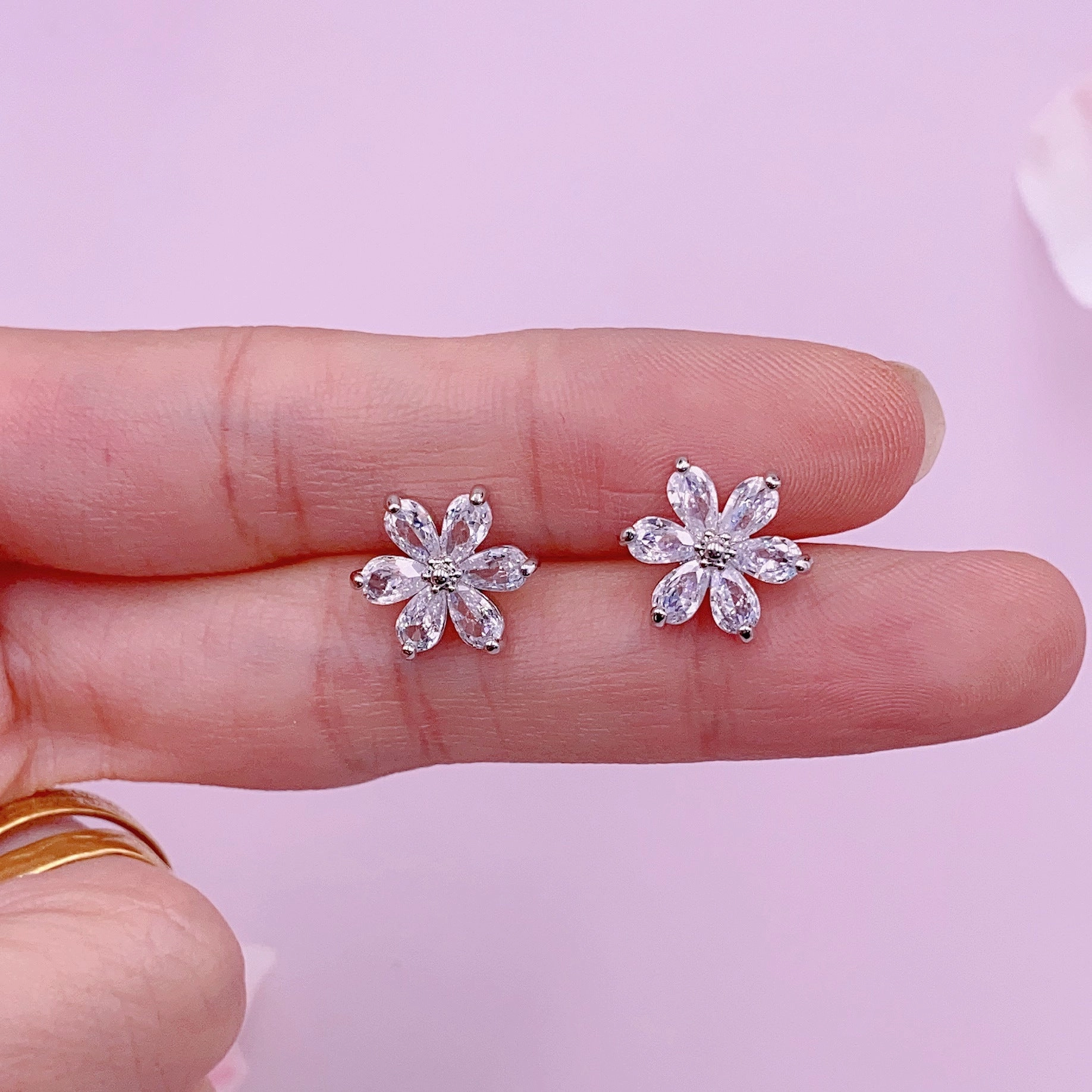 Wholesale S925 Silver Needle Petal Zircon Alloy Earrings