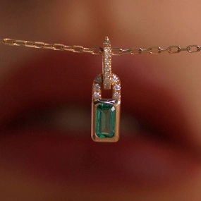 Wholesale S925 Sterling Silver Geometric Square Vintage Emerald Diamond Necklace Clavicle Chain