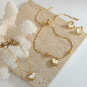 Wholesale Seashell White Sea Mother-of-pearl Peach Heart Titanium Steel Necklaces