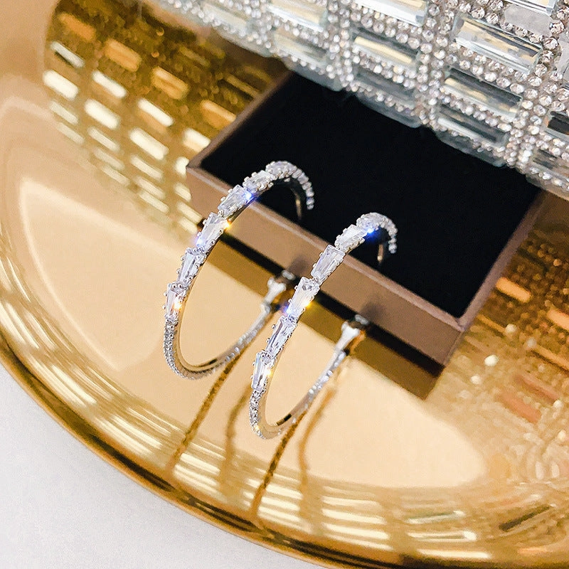 Wholesale Silver Pin C Shape Diamond Alloy Earrings