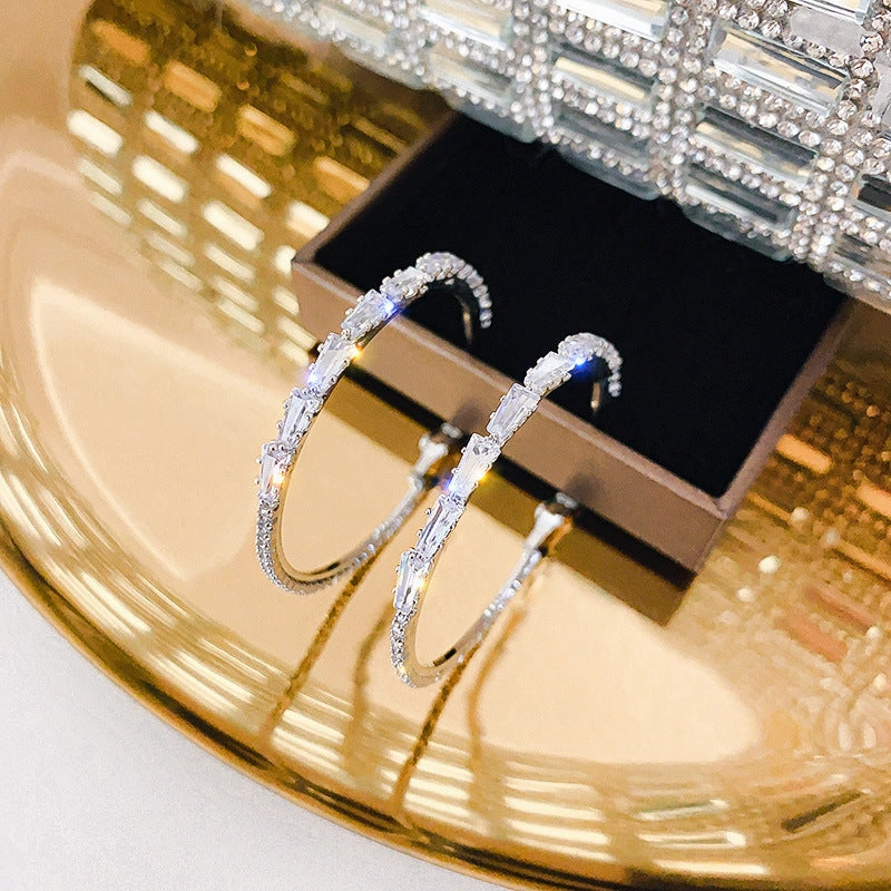 Wholesale Silver Pin C Shape Diamond Alloy Earrings