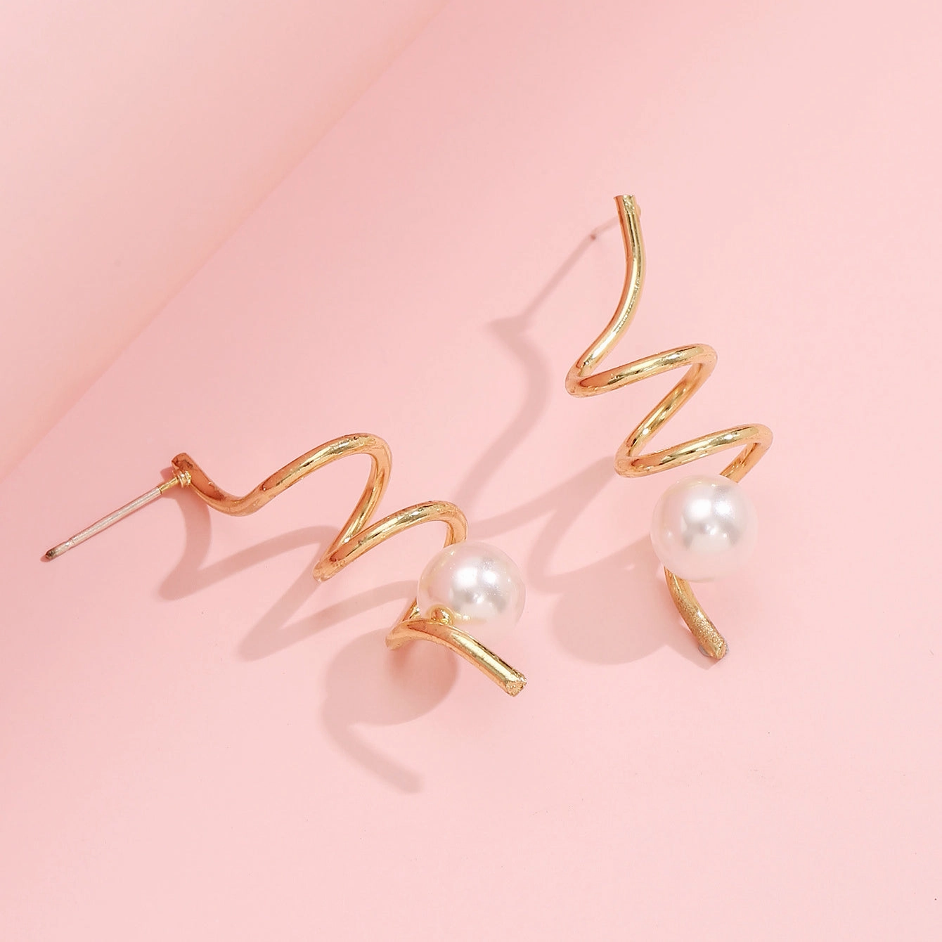 Wholesale Simple Line Imitation Pearl Spiral Metal Earrings