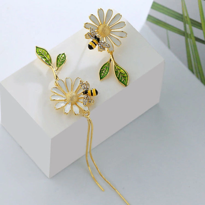 Wholesale Small Daisy Asymmetric Tassel Alloy Earrings