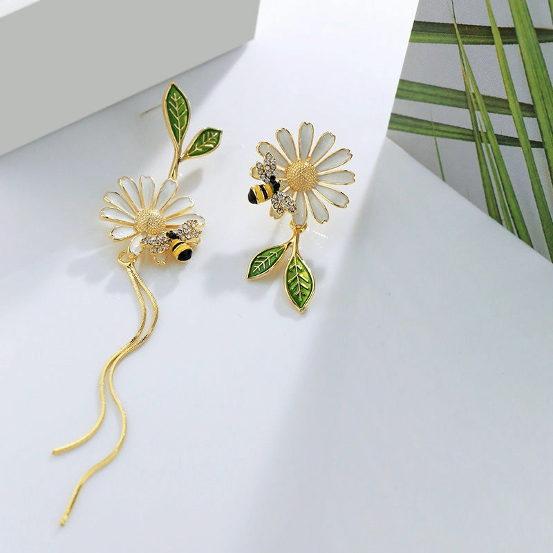 Wholesale Small Daisy Asymmetric Tassel Alloy Earrings