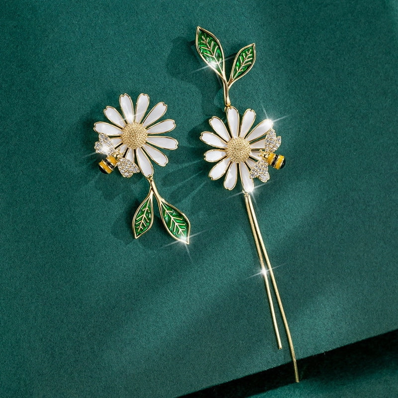 Wholesale Small Daisy Asymmetric Tassel Alloy Earrings