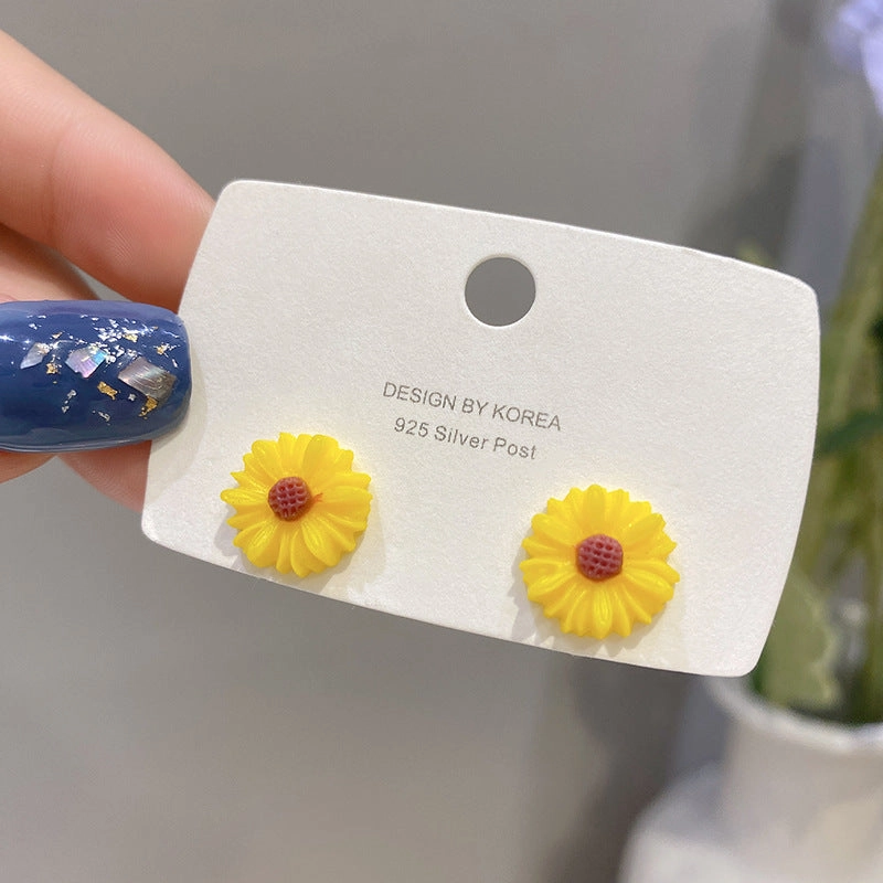 Wholesale Small Daisy Flower Alloy Earrings
