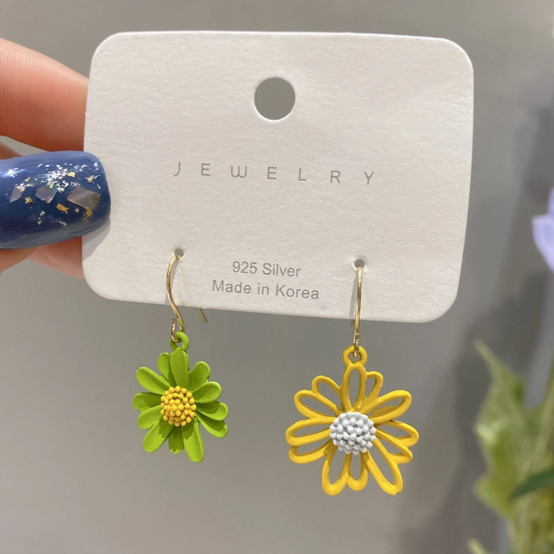 Wholesale Small Daisy Flower Alloy Earrings