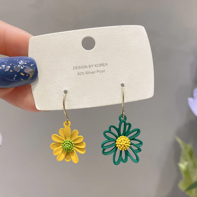 Wholesale Small Daisy Flower Alloy Earrings