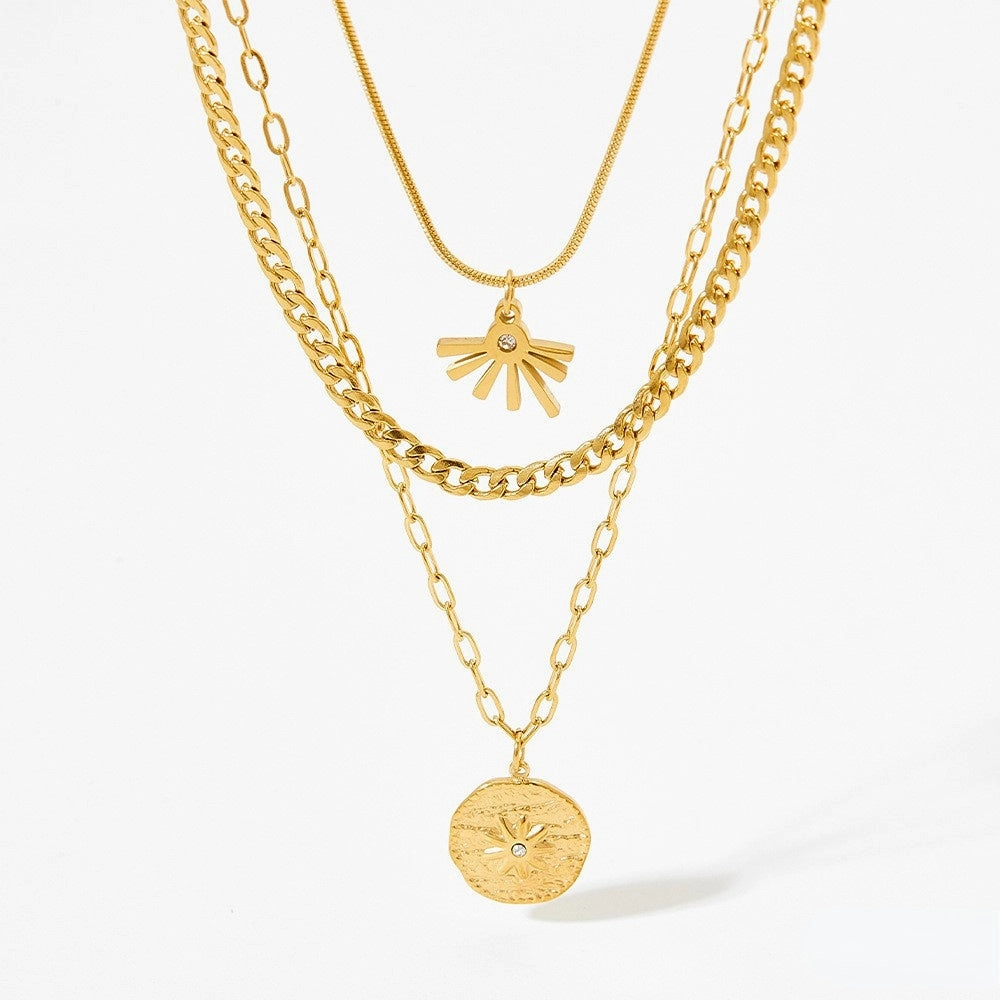 Wholesale Stainless Steel Gold-plated Geometric Medal Sun Flower Pendant Clavicle Necklace