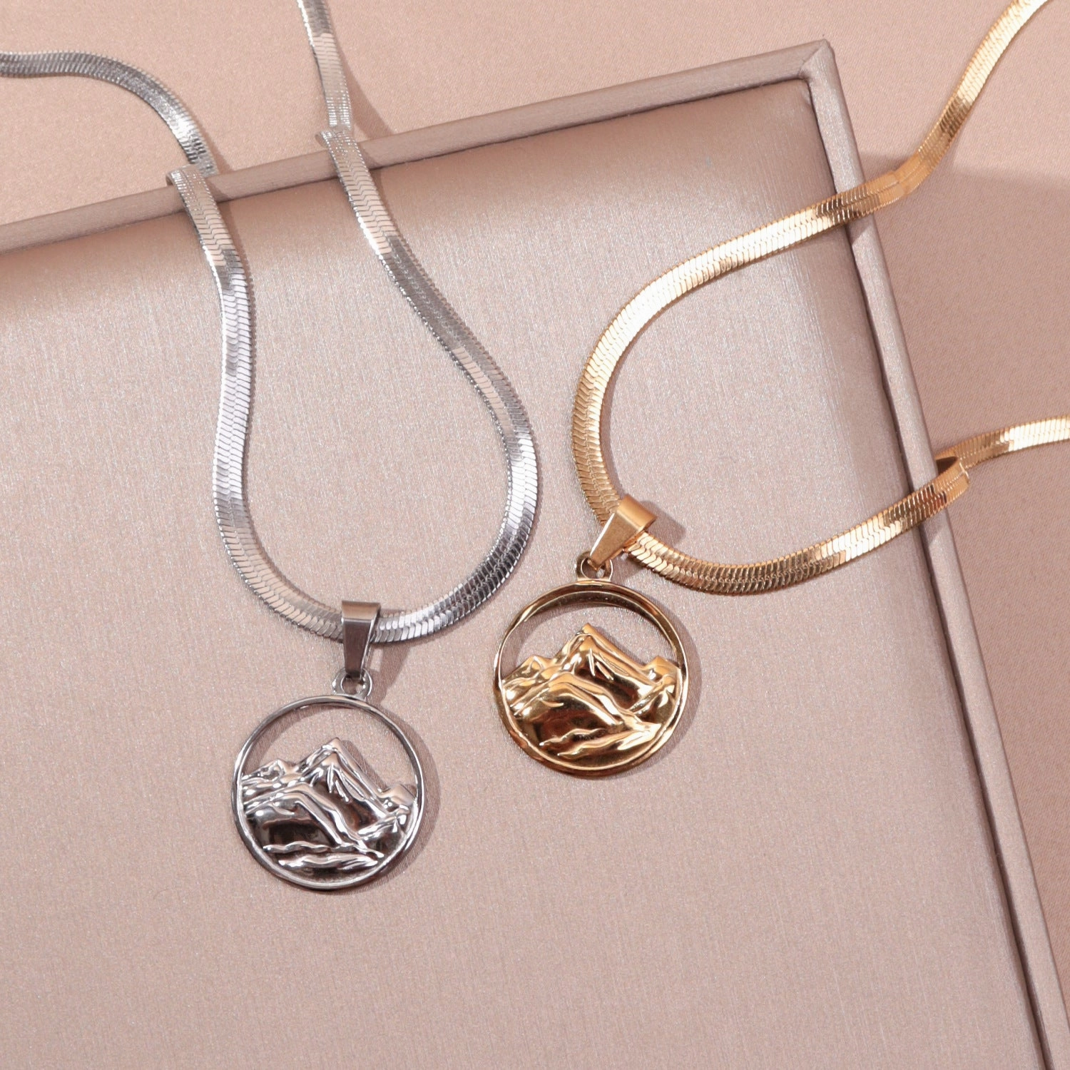 Wholesale Stainless Steel Snow Mountain Pendant Necklace