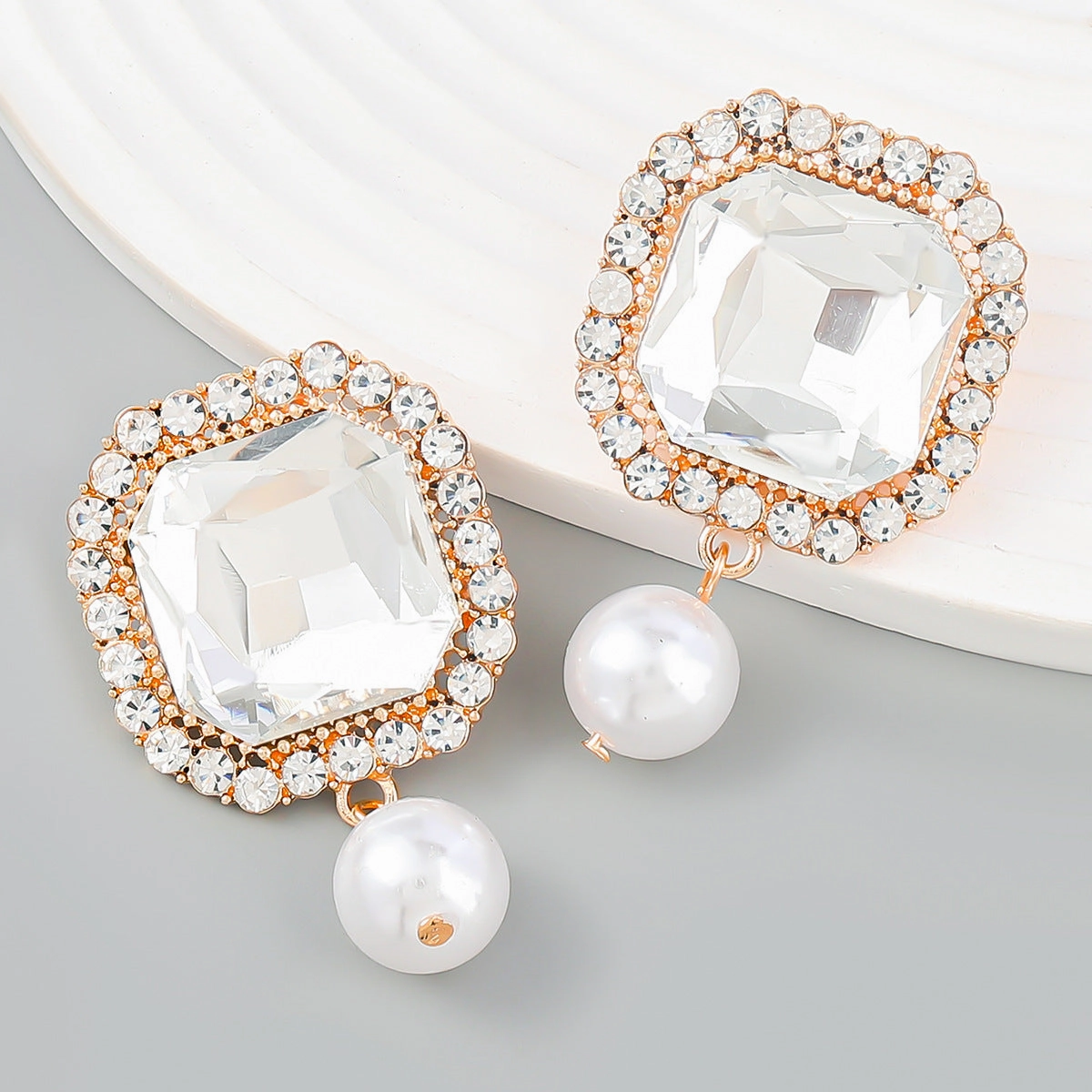 Wholesale Super Flash Claw Chain Square Alloy Diamond Pearl Earrings