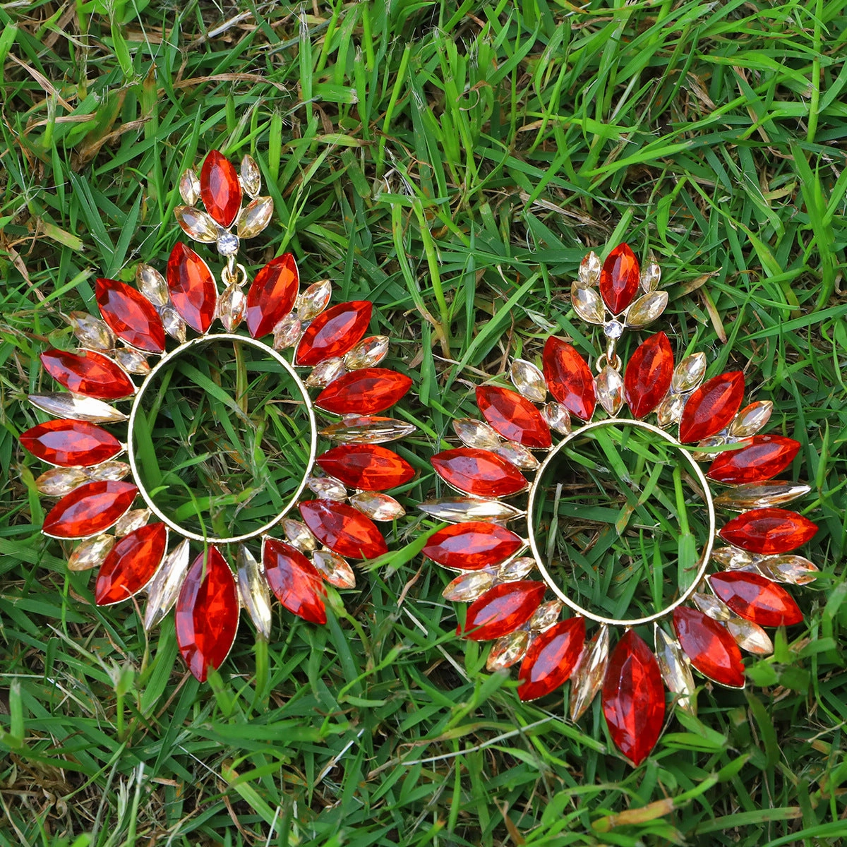 Wholesale Super Sparkling Round Banquet Alloy Diamond Earrings